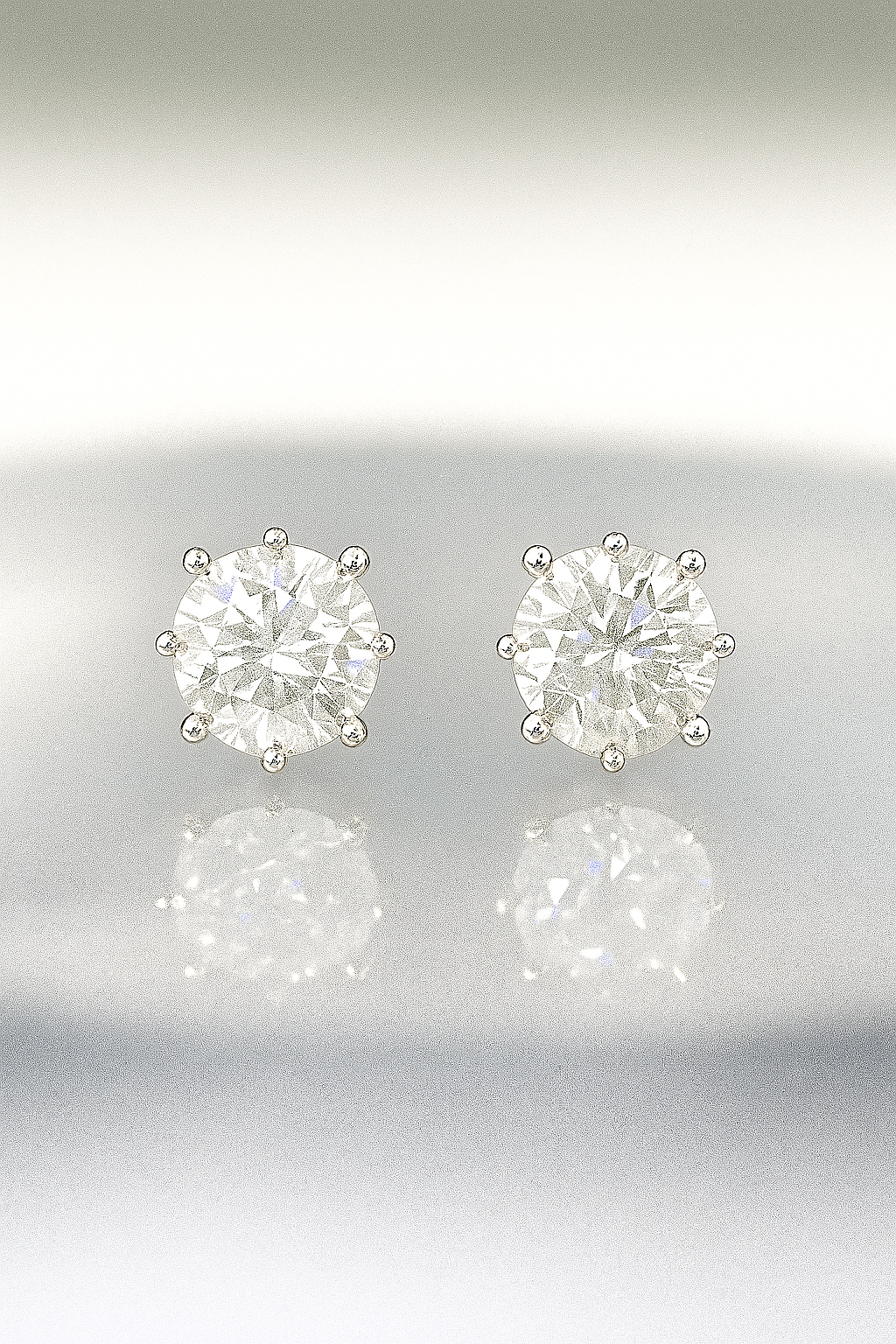 6 Prong Round Stud Earrings